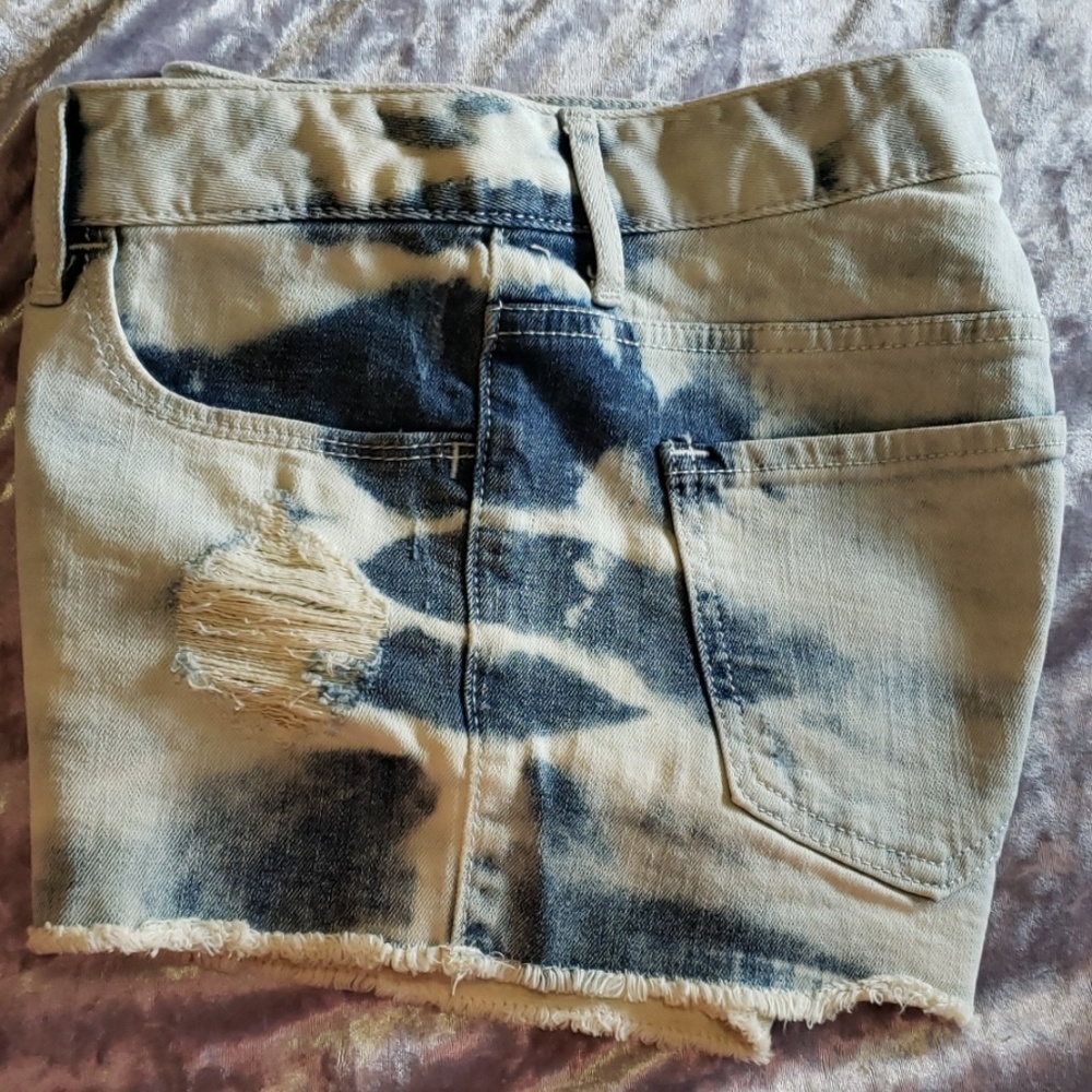 Express womens distressed pale denim shorts size 2 - Picture 5 of 6